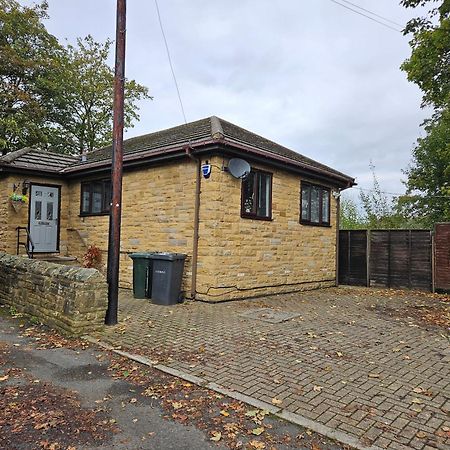Lister Park Bradford 2Bed Detached Cottage House Parking Cinema Screen Games Room 외부 사진
