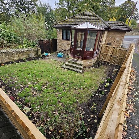 Lister Park Bradford 2Bed Detached Cottage House Parking Cinema Screen Games Room 외부 사진