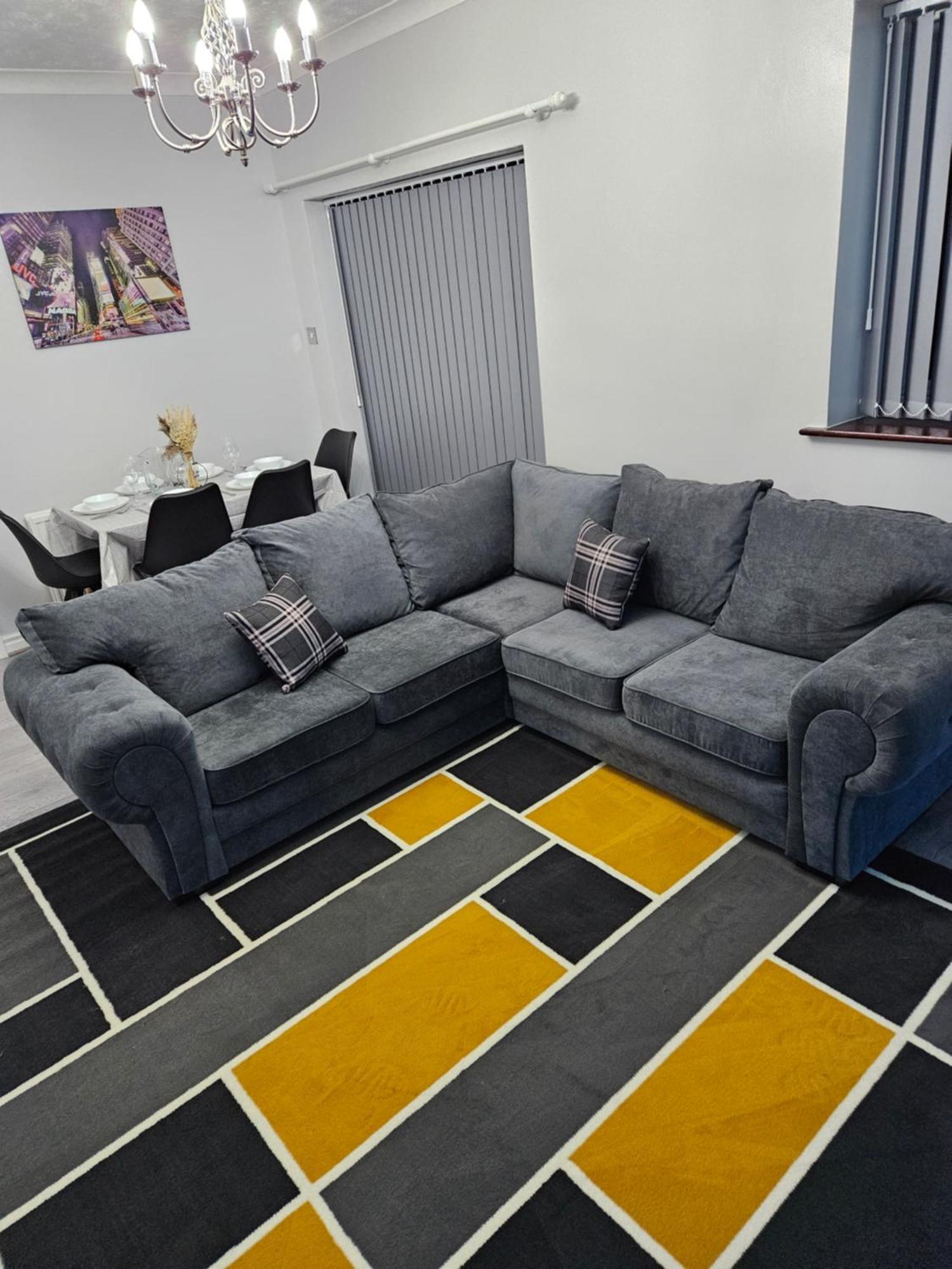 Lister Park Bradford 2Bed Detached Cottage House Parking Cinema Screen Games Room 외부 사진