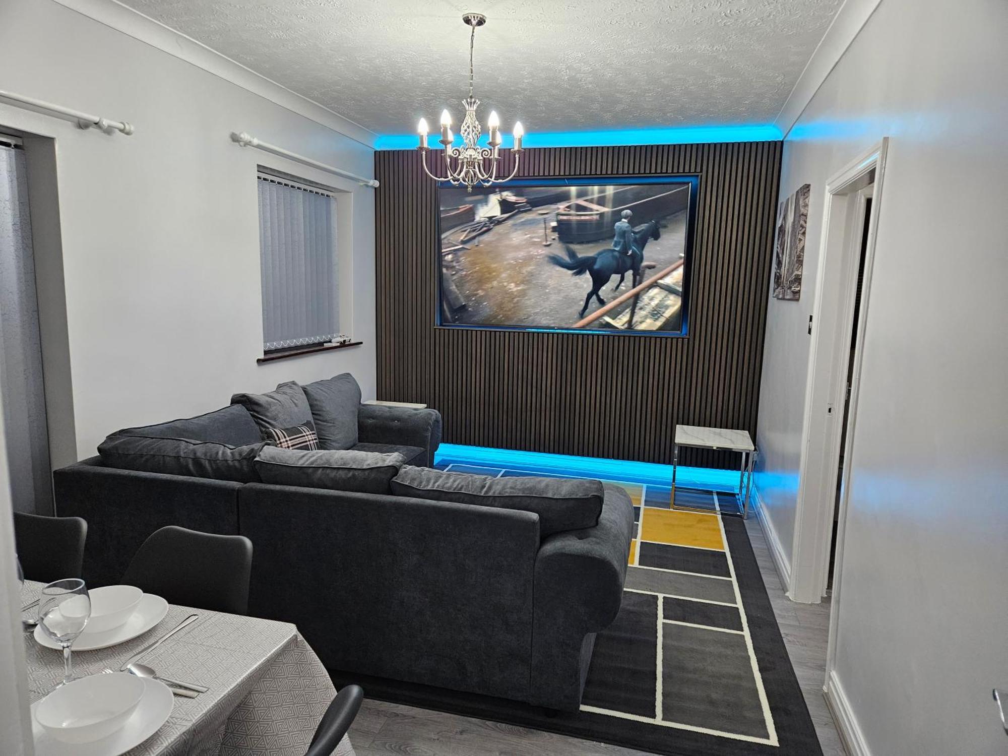Lister Park Bradford 2Bed Detached Cottage House Parking Cinema Screen Games Room 외부 사진