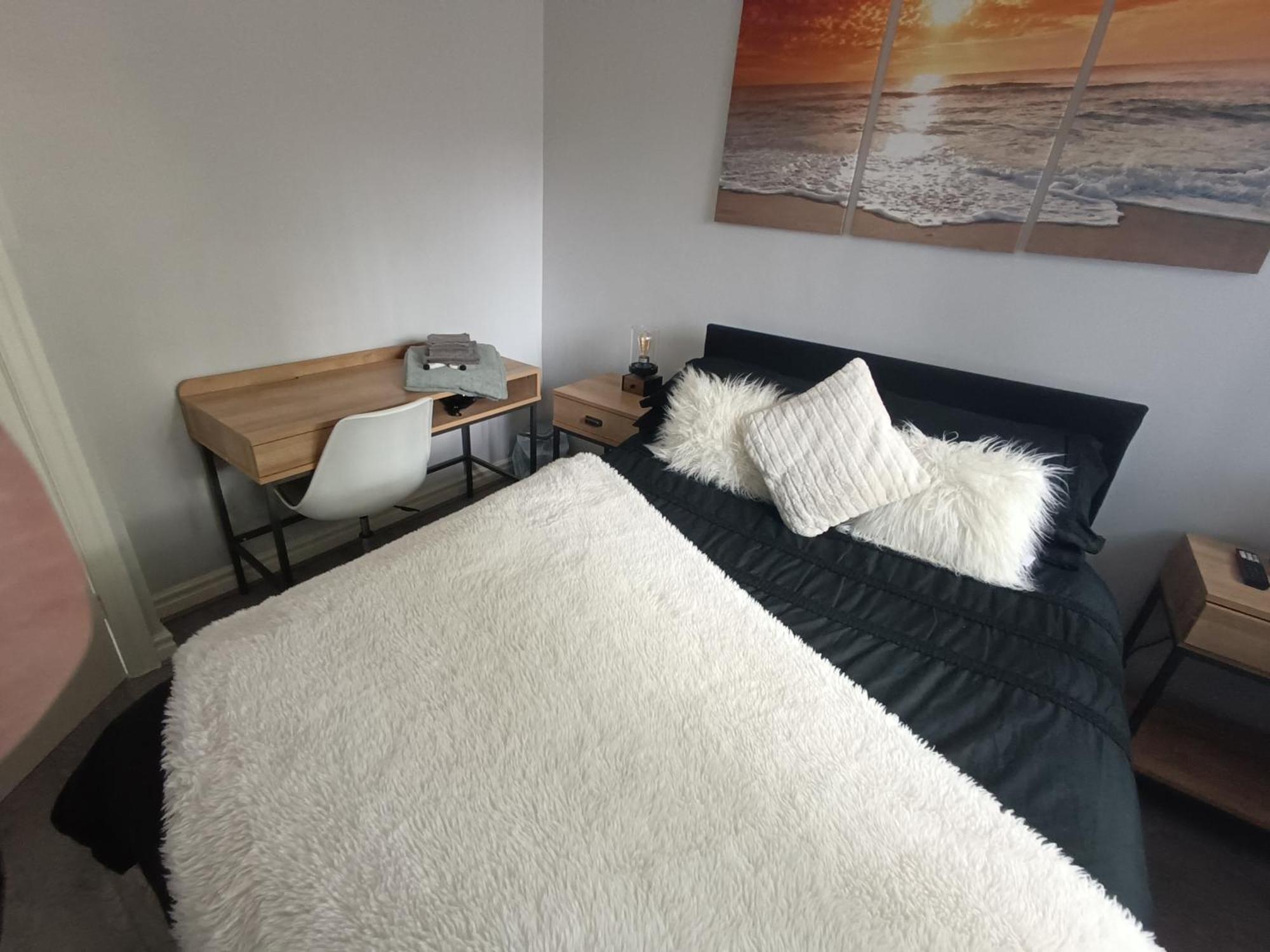Lister Park Bradford 2Bed Detached Cottage House Parking Cinema Screen Games Room 외부 사진