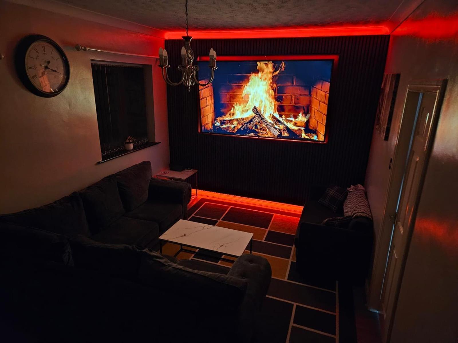 Lister Park Bradford 2Bed Detached Cottage House Parking Cinema Screen Games Room 외부 사진